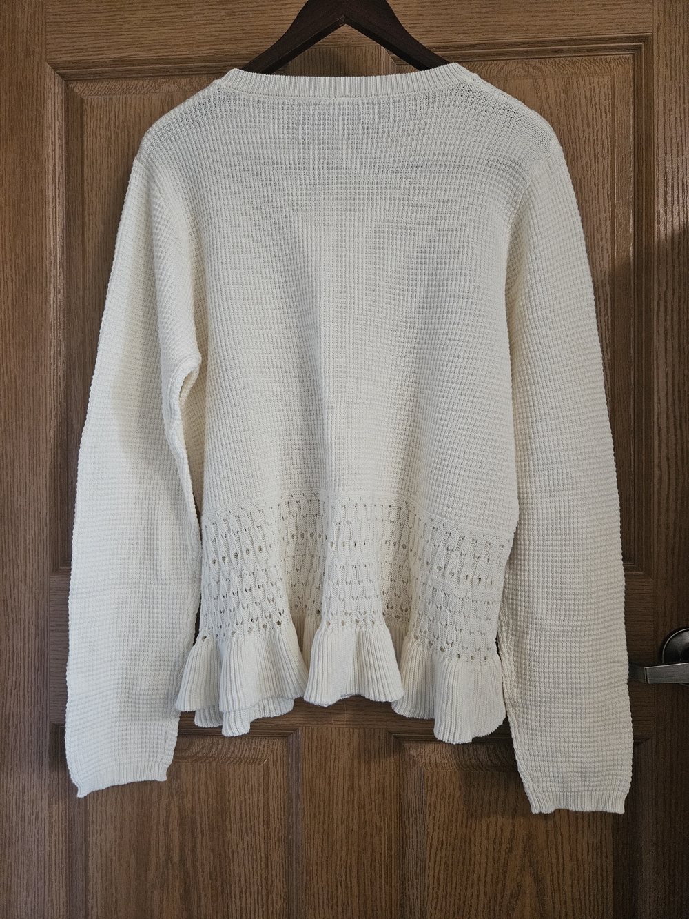 SOLD!! Women's Cream Sweater Ruffle Bottom - Picture 5 of 7